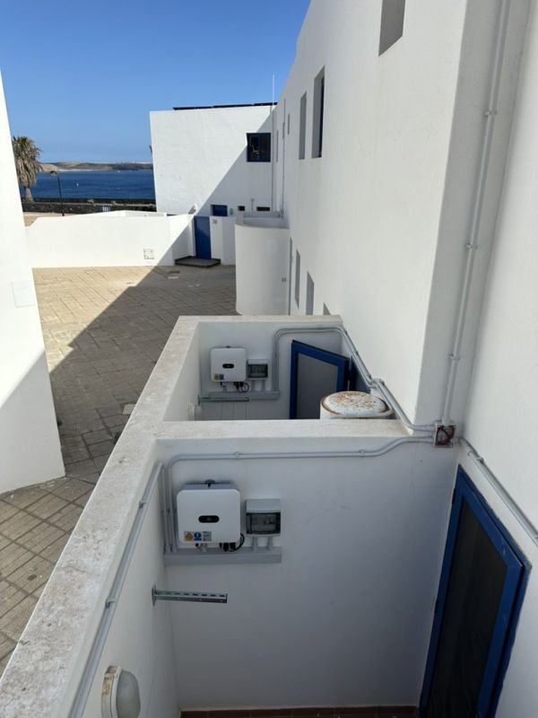 Inversores y protecciones de una instalación fotovoltaica de Electrolabat