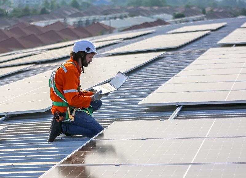 Subvenciones para placas solares en Gran Canaria: situación en 2026
